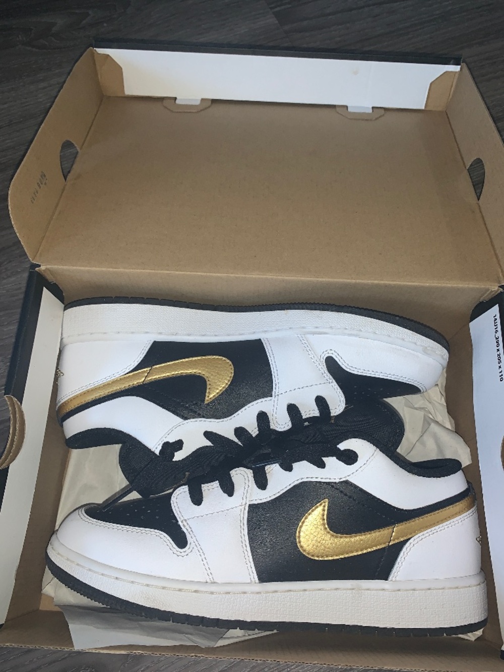 Air Jordan 1 Low GS White Metallic Gold Black 7Y (fits Women's 8.5)